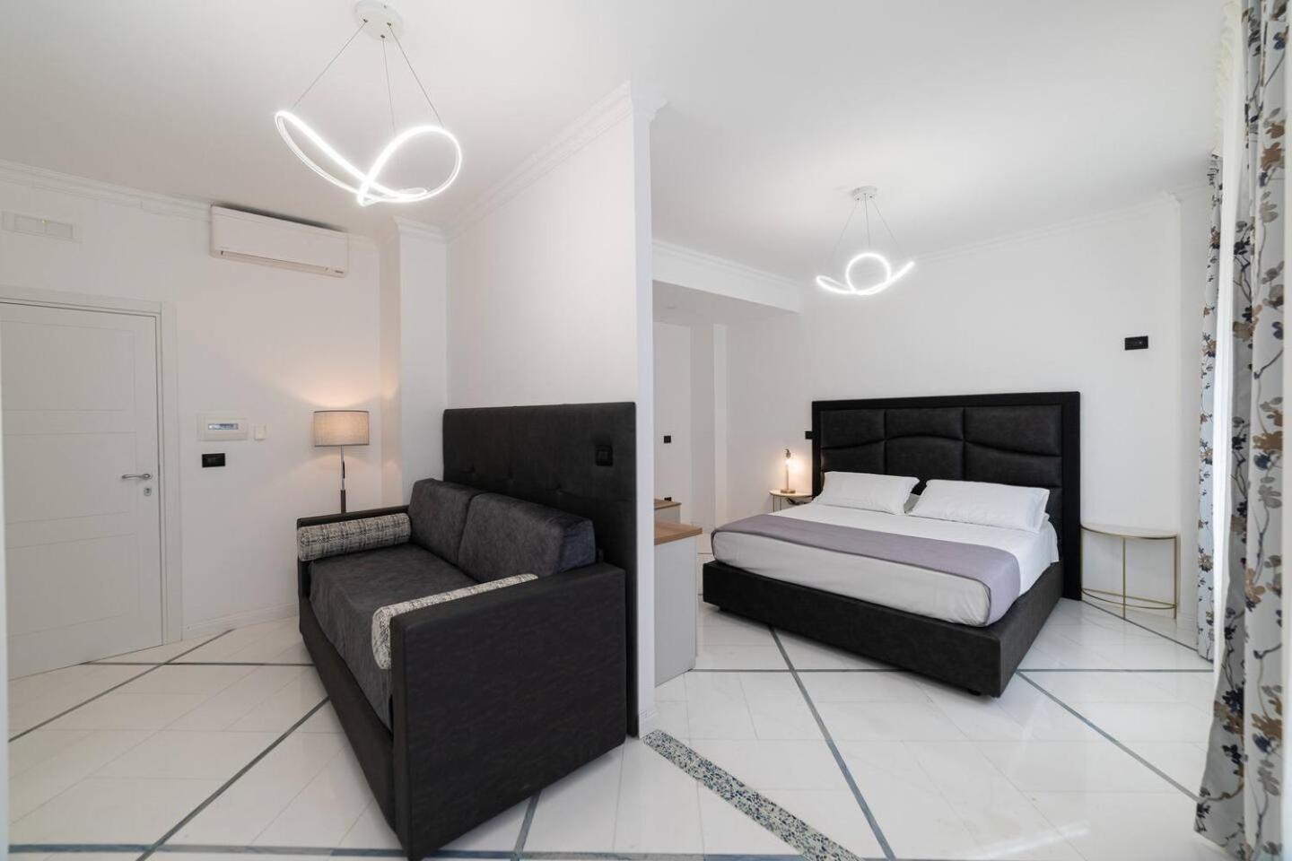 Apartments Hotel Real Suite Napoli Chiaia Mergellina エクステリア 写真