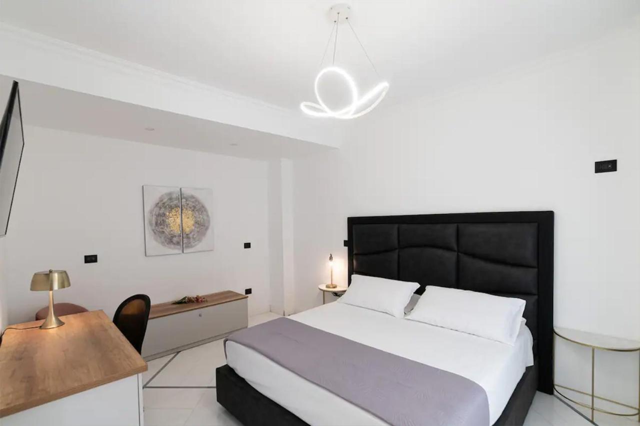 Apartments Hotel Real Suite Napoli Chiaia Mergellina エクステリア 写真