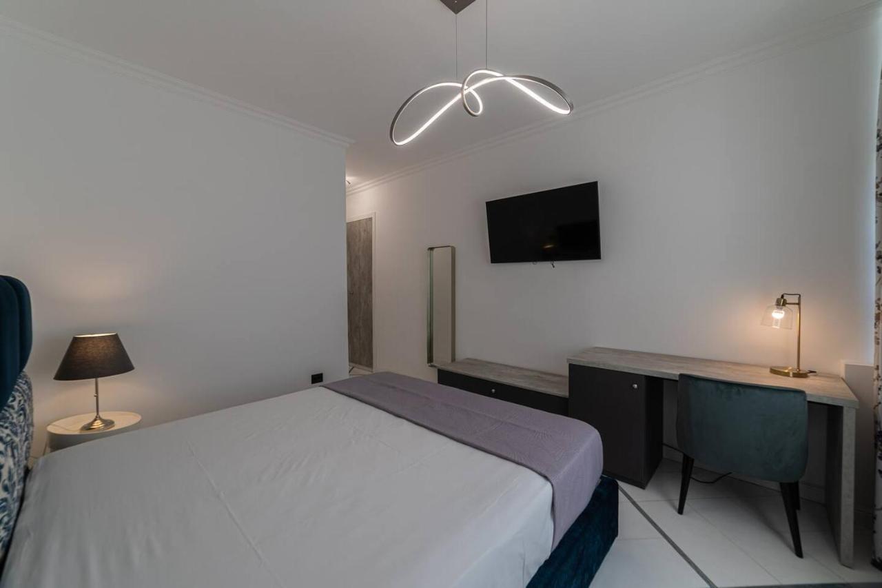 Apartments Hotel Real Suite Napoli Chiaia Mergellina エクステリア 写真