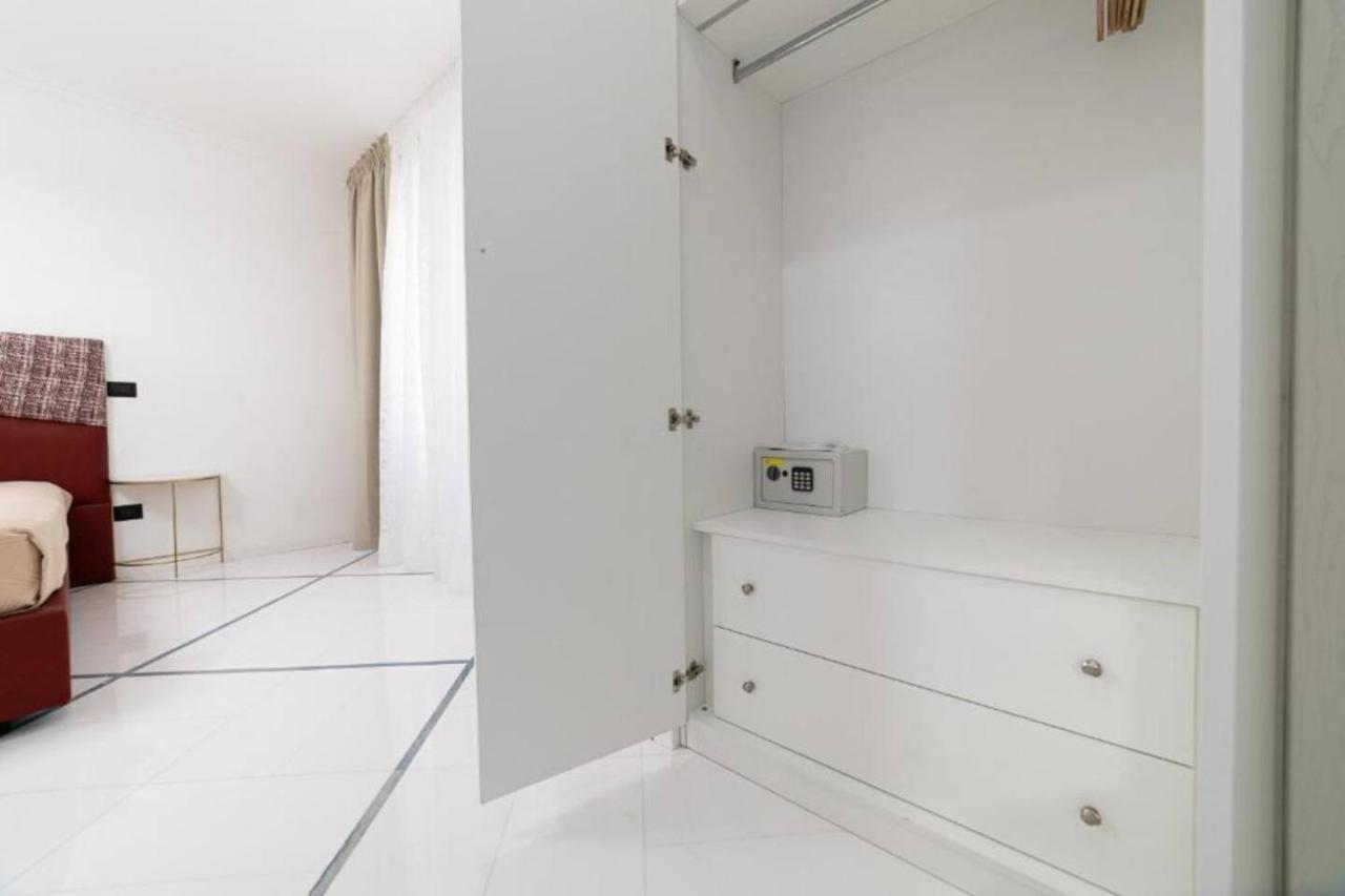 Apartments Hotel Real Suite Napoli Chiaia Mergellina エクステリア 写真