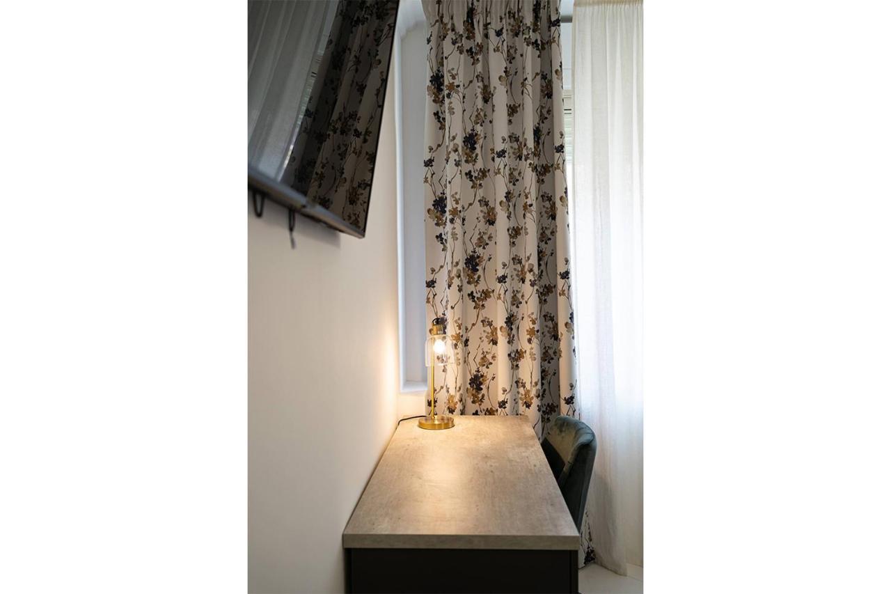 Apartments Hotel Real Suite Napoli Chiaia Mergellina エクステリア 写真