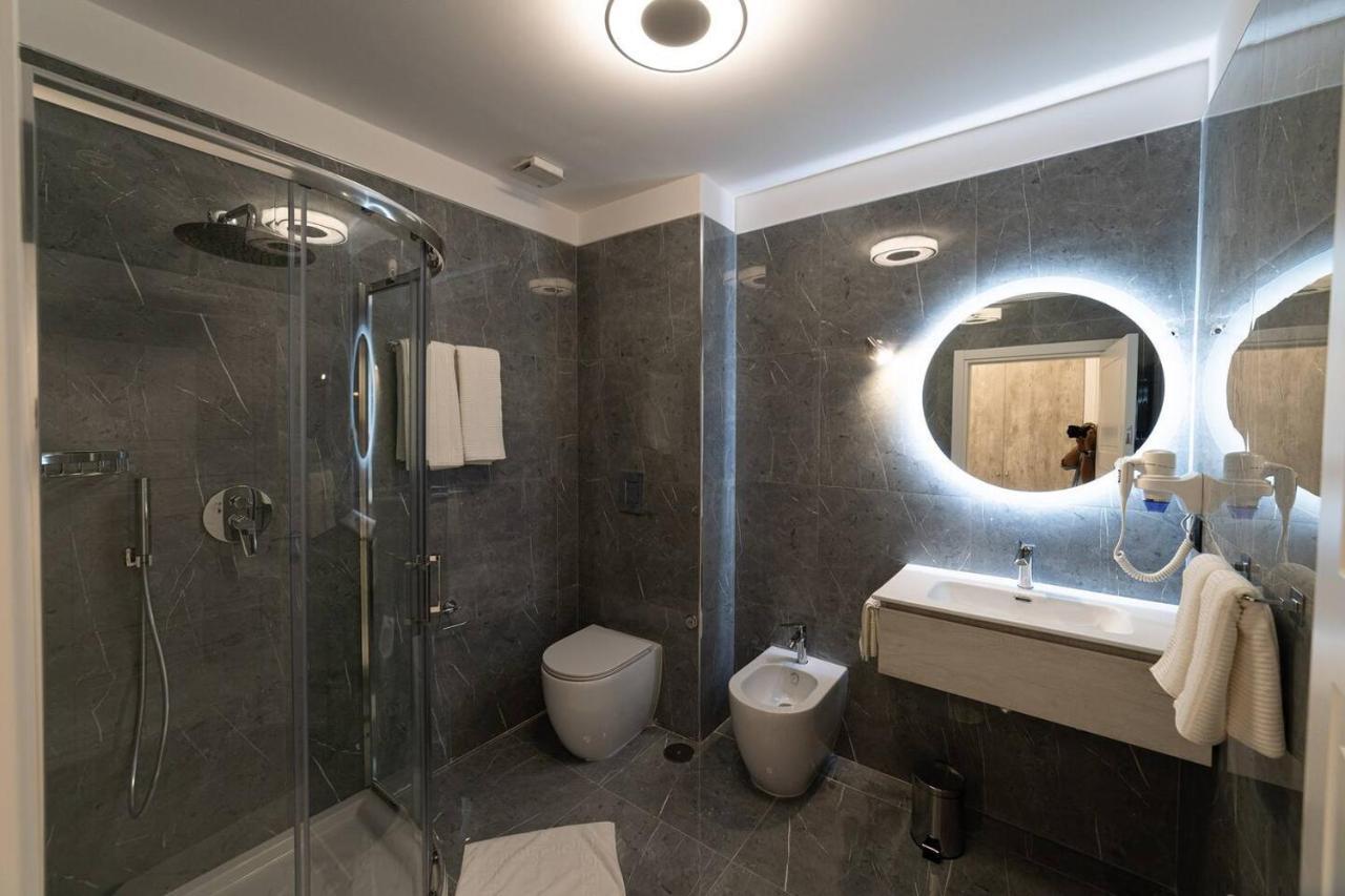 Apartments Hotel Real Suite Napoli Chiaia Mergellina エクステリア 写真
