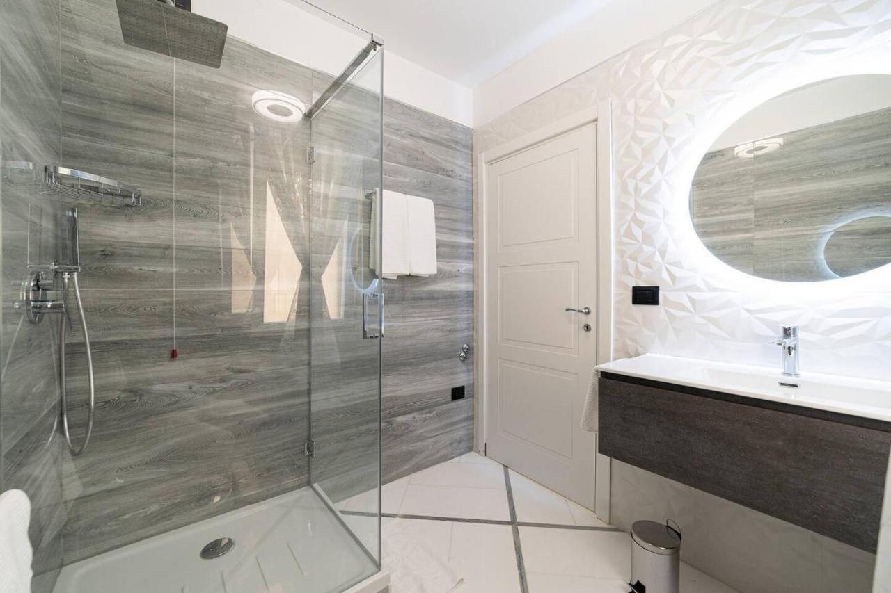 Apartments Hotel Real Suite Napoli Chiaia Mergellina エクステリア 写真