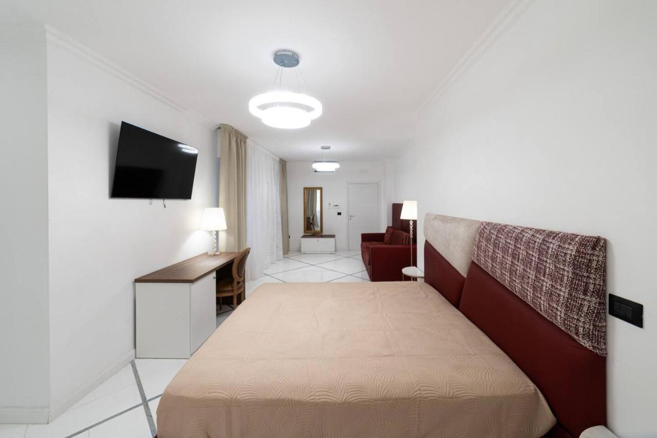 Apartments Hotel Real Suite Napoli Chiaia Mergellina エクステリア 写真